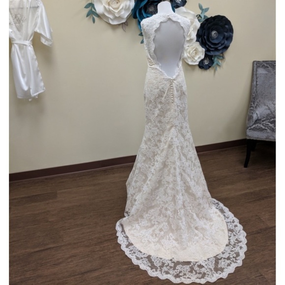 Mermaid lace wedding dress bridal gown Sample 8 street Size 4 6 recommended - Picture 10 of 13